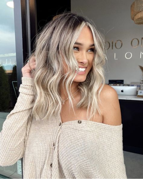 Ash Blonde Hair Color Ideas, Ash Blonde Hair Color, Ash Blonde Hair Balayage, Baylage Hair, Ash Blonde Hair Colour, Icy Blonde Hair, Ash Hair Color, Money Piece, Blonde Hair Color Ideas