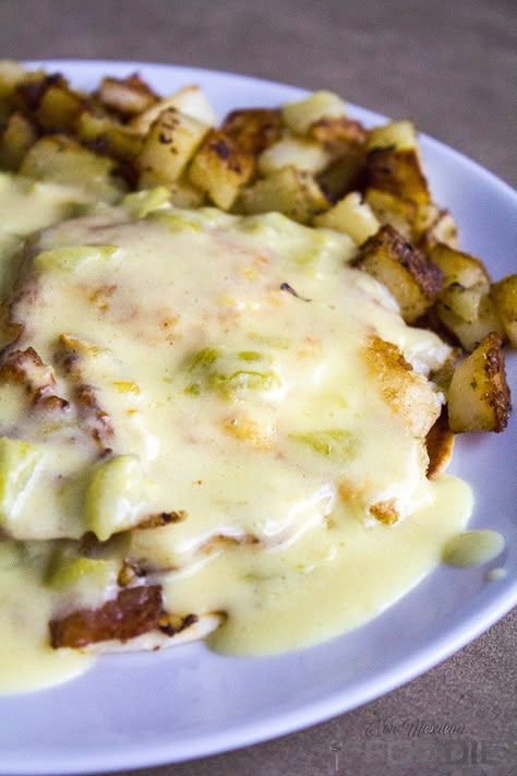 Green Chile Eggs Benedict | NewMexicanFoodie.com Hp Sauce, Mexican Breakfast, New Mexican, What's For Breakfast, Egg Dish, Green Chile, Breakfast Brunch Recipes, Breakfast Time, Breakfast Dishes