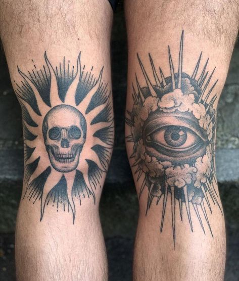 Traditional Kneecap Tattoo, Edgy Knee Tattoos, Mens Traditional Tattoos Black, Horror Knee Tattoo, Knee Tattoo Men Ideas, Knees Tattoo Ideas, Tattoo For Knee, Men’s Knee Tattoo, Back Knee Tattoo