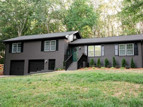 Grey Painted Brick House, Black Trim Exterior House, Black Siding, Black Home Exterior, Grey Brick Houses, Dark Grey Houses, Simply Painting, Painted Brick Exteriors, Gray House Exterior