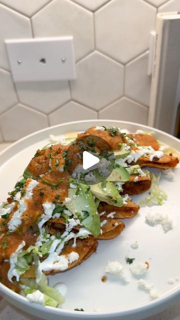 Itzel Castaneda on Instagram: "Tacos dorados de papa con chorizo♥️" Chorizo Tacos, Chorizo And Potato, Tacos Dorados, Potato Tacos, Easy Food, Mexican Food, Mexican Food Recipes, Dinner Ideas, Tacos