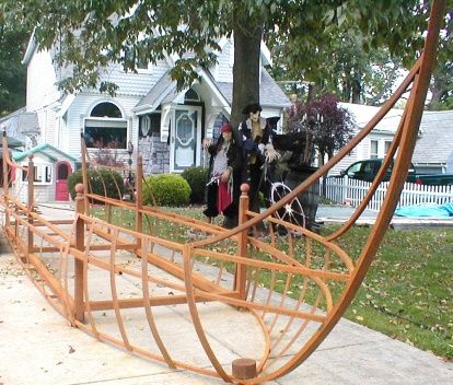 Cardboard Sled, Theater Props, Backyard Treehouse, Pirate Party Decorations, Scary Halloween Decorations Outdoor, Wood Boat Plans, Halloween Forum, Boat Parade, Pirate Ships