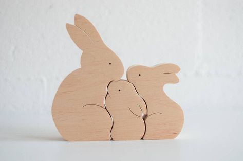 Wooden Easter Decorations, Puzzle Wood, Waldorf Montessori, Bunny Family, Red Pandas, Family Easter, Easter Gifts For Kids, Wood Puzzles, Bunny Svg