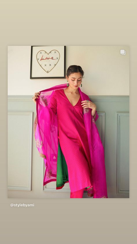 Alia Bhatt Pink Suit, Alia Bhatt In Kurti, Blouse For Heavy Arms, Alia Bhatt Suits, Kurta Poses Women, Pink Suits Women Indian, Organza Suits Indian, Alia Bhatt Indian Wear, Pink Suits Women