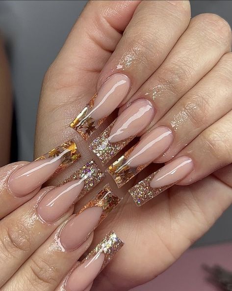 V French Tip, Nails Tech, Acrylic Nail Designs Coffin, Brown Acrylic Nails, Bon Courage, Brown Nails Design, Acrylic Butterfly, Elegant Nail Art, Vibrant Nails