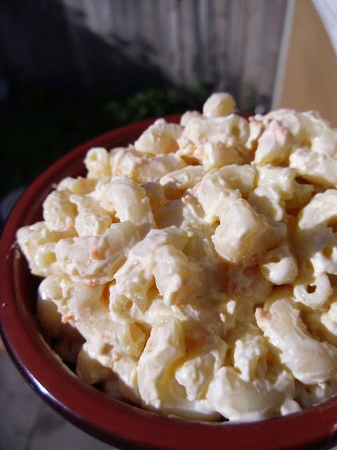 Ever since I first tried the macaroni salad at L& L Hawaiian Barbecue, I have wanted more.  And I am not a fan of macaroni salad.  U... L And L Hawaiian Macaroni Salad, L&l Macaroni Salad Recipe, Kahlua Pork, Hawaiian Mac Salad, Mac Salad Recipe, Hawaiian Macaroni Salad, Luau Food, Hawaiian Recipes, Potluck Ideas