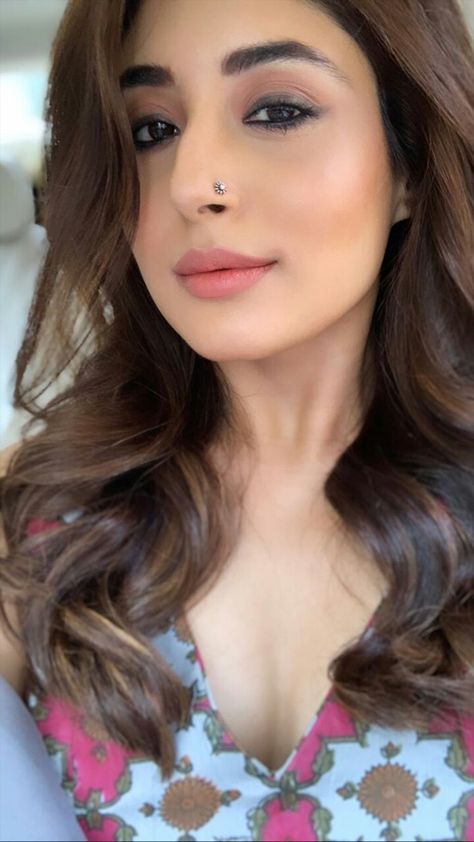 Kritika Kamra, Heena Khan, Big Nose Beauty, Soft Eye Makeup, Nose Ring Jewelry, Nice Face, Classic Makeup, Hina Khan