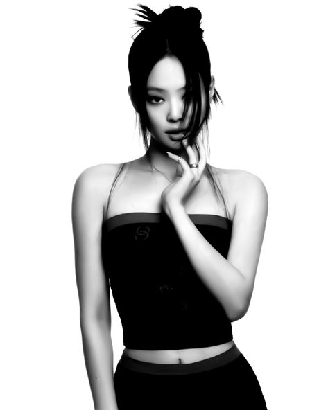 Jennie Black And White, Dark Blackpink, Jennie Calvin Klein, Black Pink Background, Man Crush Everyday, Aesthetic Dark, Korean Artist, Jennie Kim, Young And Beautiful