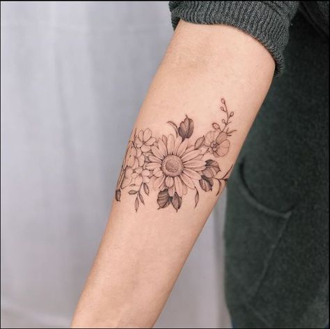 Hummingbird Flower Tattoos, Lioness Tattoo Design, Arm Wrap Tattoo, Tattoo Sunflower, Wrap Around Tattoo, Sunflower Tattoo Shoulder, Wrap Tattoo, Armband Tattoo Design, Flower Tattoo Arm