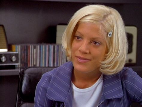 90210stupid: “ You’re not nearly orange enough, Donna Martin! ” Tori Spelling 90s, Got Braids, Tori Spelling, Beverly Hills 90210, 90s Vibes, 90s 2000s, 90s Fashion, Beverly Hills, Chile