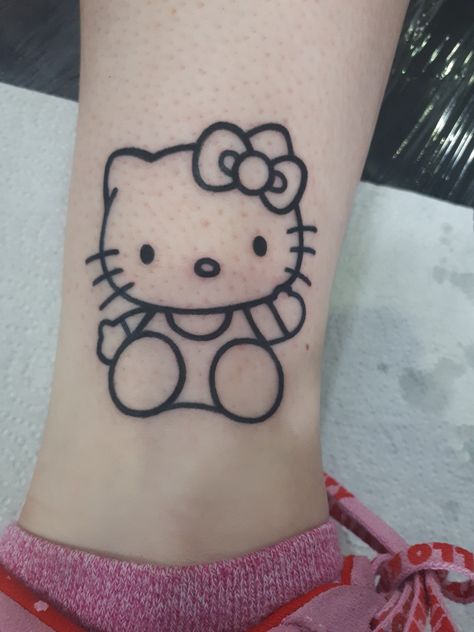 Hello Kitty Mehndi Design, Hello Kitty Henna Tattoo, Hello Kitty Hand Tattoo, Hello Kitty Henna Design, Henna Hello Kitty, Tattoo Ideas Hello Kitty, Hello Kitty Henna, Small Hello Kitty Tattoo, Hello Kitty Tattoo Design