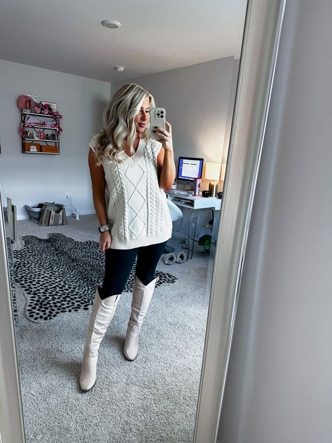 Oversized Sweater Vest Outfit, Oversized White Sweater, Oversized Sweater Vest, White Sweater Vest, Tunic Outfit, White Oversized Sweater, Sweater Vest Outfit, Vest Outfit, Fall Leggings