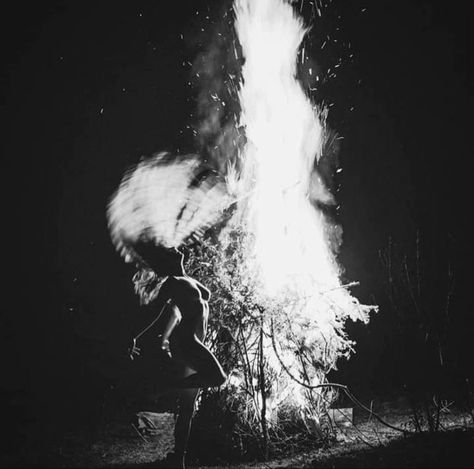 Pagan Aesthetic, Spooky Shoot, Pagan Inspiration, Wild Witch, Fire Witch, Live Deliciously, Aelin Galathynius, Didgeridoo, Golden Shadow