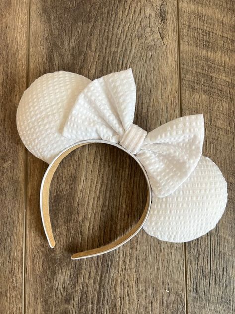 Aesthetic Mickey Ears, Disneyland 2024, Disneyland 2023, Disney Headband, Disney Outfits Women, Disney Room, Disney Fits, Diy Disney Ears, Disney Ears Headband