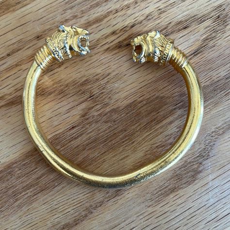 VINTAGE MMA METROPOLITAN MUSEUM OF ART LION HEAD 24K GOLD PLATED BANGLE BRACELET Dior Aviator Sunglasses, Louis Vuitton Key Holder, Lion Bracelet, Guess Sunglasses, Bridal Wedding Hair, Lion Design, Animal Print Scarf, Gold Plated Bangles, Lace Headbands