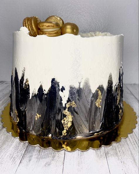 Black White And Silver Cake, Minimalist Cake Birthday Men, Black White Gold Cake, Black And Gold Birthday Cake, Beer Birthday Party, Black And White Cake, Modern Birthday Cakes, Melon Cake, Purple Cakes Birthday