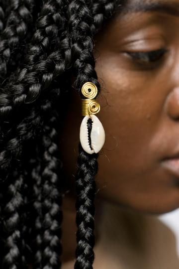 African Hair Accessories, Hair Jewelry For Braids, Dreadlock Jewelry, Natural Hair Accessories, Braid Accessories, Hair Charms, Braid Jewelry, Loc Jewelry, Hair Jewels