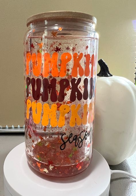 Fall Snow Globe Tumbler, Glitter Snow Globe Tumbler Ideas, Snow Globe Glass Tumbler, Pumpkin Tumbler, Snow Globe Tumbler, Fall Tumbler, Epoxy Tumbler, Tumbler Glass, Bamboo Top