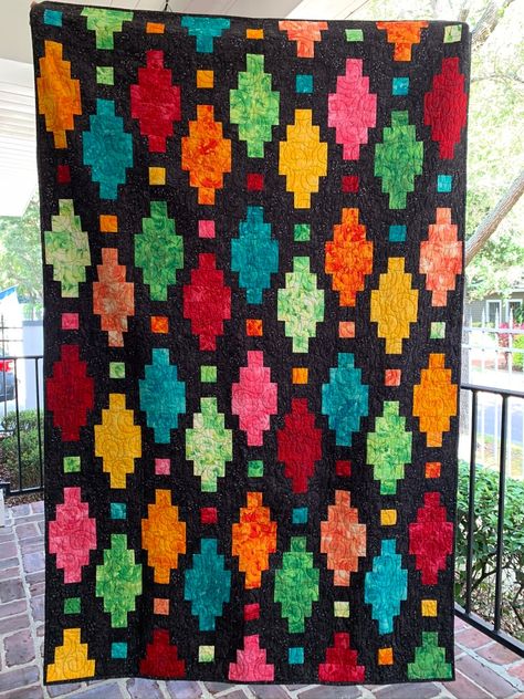 Black Background Quilts, Quilts 2023, Simple Quilts, Jelly Roll Quilt, Quilt Blankets, Charity Quilts, 9 Patch Quilt, String Quilt, Quilt Modernen