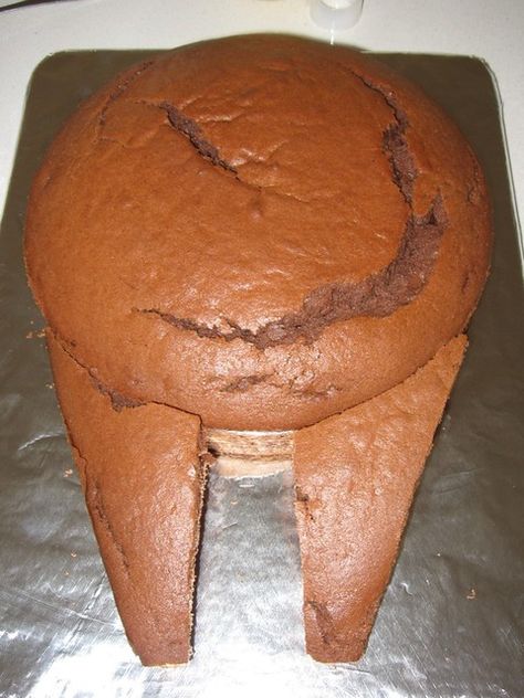 Millenium Falcon cake preparation | I've sliced up the loaf … | Flickr Millenium Falcon Cake, Millennium Falcon Cake, Falcons Cake, Star Wars Cake Toppers, Star Wars Birthday Cake, Recetas Salvadorenas, Cake Preparation, Millenium Falcon, Star Wars Cake