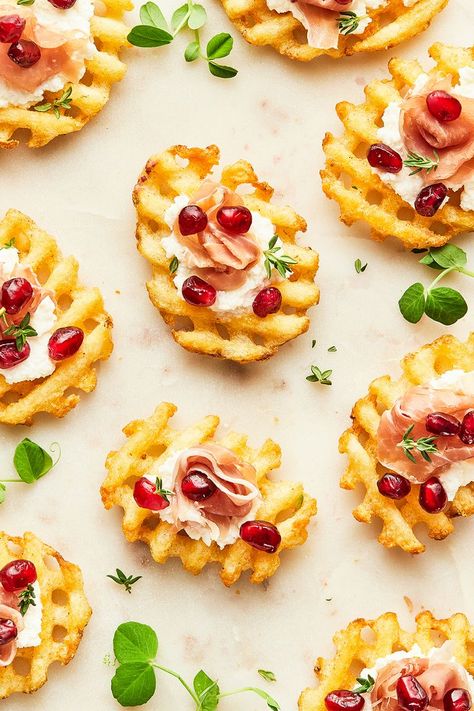 These mouth-watering sweet and savoury Waffle Fry Canapes are loaded with ricotta and prosciutto, then topped with pomegranate seeds. We call this ‘The perfect party appetizer!’ Get the Recipe Here: https://www.cavendishfarms.com/en/for-your-home/recipes/waffle-fry-canapes/ #CavendishFarms #Cavendishes #Appetizers #WaffleFry #Canapés #WaffleFryCanapés #NewYearsEveAppetizer #NYEAppetizer Fry Toppings, Nye Appetizers, Canapes Recipes, Savory Waffles, Mini Appetizers, Waffle Fries, Crowd Pleasing Appetizers, What Time Is It, Holiday Appetizer