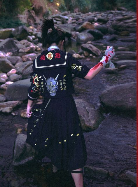 Sukeban Fashion, Bosozoku Fashion, Women References, Sketchbook Reference, Unique Poses, Japanese Uniform, Grad Photoshoot, Japan Aesthetic, Japanese Aesthetic