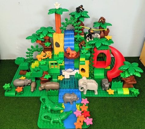 75 Duplo voorbeelden en ideeën om te bouwen voor peuters en kleuters - Mamaliefde Duplo Construction Ideas, Lego Duplo Building Ideas Toddlers, Lego Duplo Building Ideas, Duplo Builds, Duplo Creations, Waterfall Jungle, Lego Zoo, Duplo Ideas, Lego Village