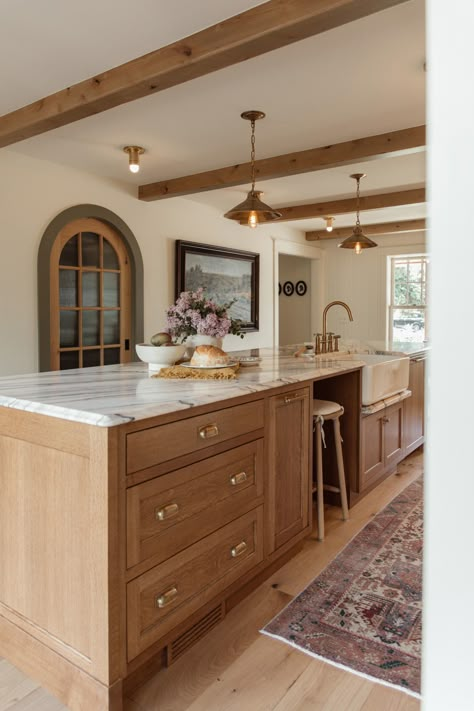 Kitchen of the Week: European Style for a Rambling Ranch House Armac Martin, Natural Wood Kitchen, Quartzite Countertops, Charming Home, New House - Kitchen, Wood Kitchen Cabinets, Custom Kitchens, Furnishings Design, Aesthetic Rooms