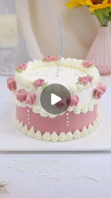 Jhaleh Amirian on Instagram Ideas For Birthday Cakes For Women, Floral Cakes Birthday, Birthday Cake For Woman, Flower Theme Cake, Cake Ideas For Women Birthday, Floral Cake Birthday, Bolo Vintage, September Themes, Frosting Techniques