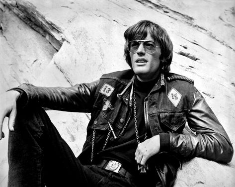 Peter as Heavenly Blues in 'The Wild Angels' 1966. One of the trailblazing biker films that filled the decade. This film is Peter at his most rebellious! Peter Fonda Easy Rider, Biker Movies, Wild Pictures, Peter Fonda, Wild Angel, Roger Corman, Henry Fonda, Hey Man, Jane Fonda