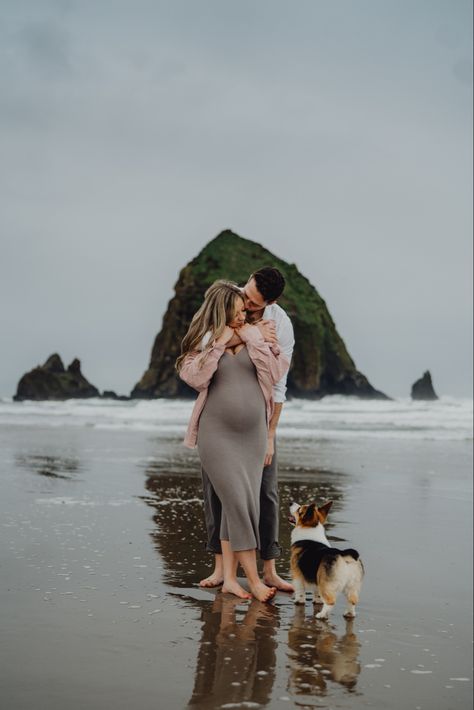 Oregon Maternity Shoot, Beach Maternity Photos Winter, Cannon Beach Maternity Photos, Coast Maternity Photos, Oregon Coast Maternity Photos, Winter Beach Maternity Photos, Maternity Outfits For Photoshoot, Announcement Photoshoot, Canon Beach