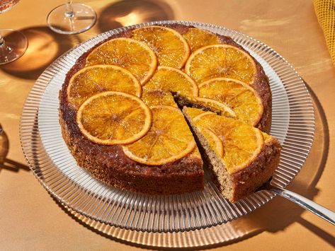 Upside-down mulled wine and orange cake I Kitchen Stories recipe Orange Cake Recipe, Fruit Dessert Recipes, Festive Desserts, Cooking Advice, Pudding Cake, Orange Cake, Upside Down Cake, Sweet Tarts, Cake Servings