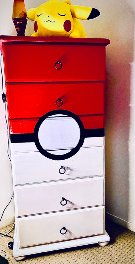 Pikachu Bedroom, Pokemon House, Pokemon Theme Room, Pokemon Furniture Diy, Diy Pokemon Decor, Pokémon Dresser, Pokemon Furniture, Pokemon Themed Bedroom Diy, Pikachu Room Decor