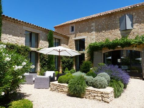 Terrasse de rêve : le top 54 de la rédac ! Provence Garden, Modern Pools, Mediterranean Garden, Outside Living, Mediterranean Homes, Tuscan Style, French Garden, French Country House, Garden Pool