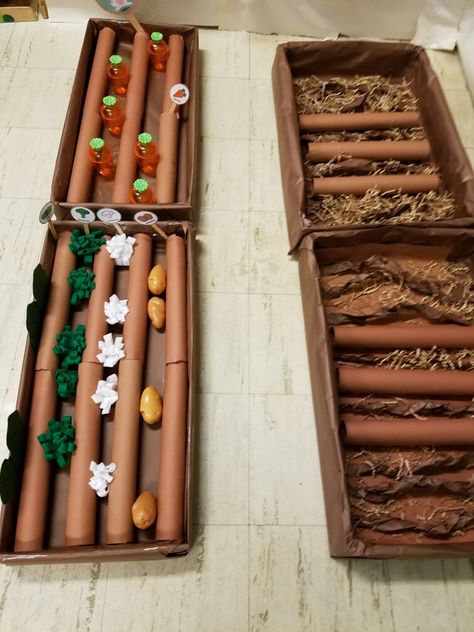 Farm theme at Pleasant View Preschool: Garden and Market center   - Garden boxes made from cardboard. Community Helpers Lesson Plan, Farm Unit Preschool, Farmer Craft, Farm Sensory, Farm Sensory Bin, Community Helper Lesson, Preschool Garden, Play Corner, Prop Box