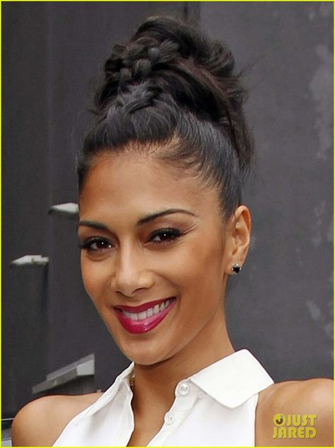 Hairstyle Wallpaper, Nicole Scherzinger Hair, Nichole Scherzinger, Pretty Updos, Female Crush, High Buns, Nice Hairstyles, Black Hairstyle, Hollywood Beauty