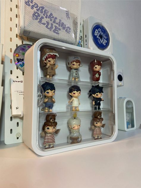 hiro (@nooosshi) on X Collectors Room Ideas, Weasley Aesthetic, Anne Movie, What's My Aesthetic, Figurine Display, Desk Inspo, Toy Display, Collection Display, Room Desk