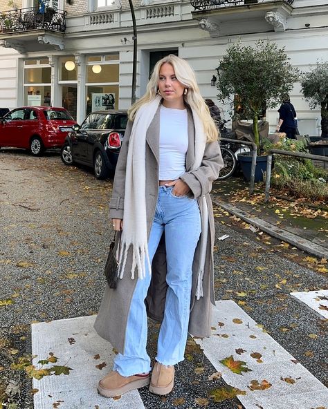 getting ready for the best season🥹🤎🍂 Fall Outfit Women, Outfits Heels, Outfit Stockholm, Slipper Outfit, Sweater Off Shoulder, Long Coat Outfit, September Outfits, Comfy Fall Outfits, Fall Transition Outfits