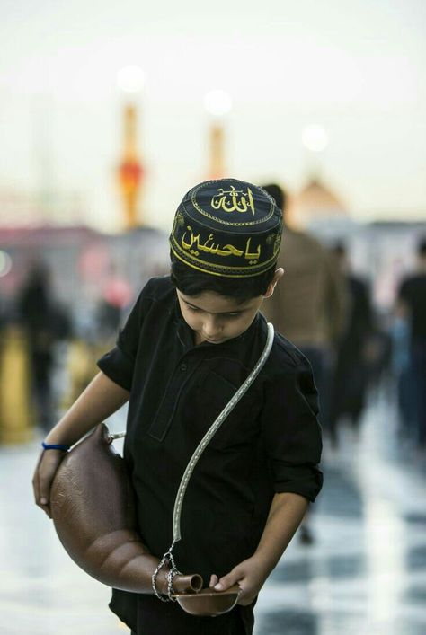 Arbaeen Walk Photography, Imam Hussain Karbala, Hussain Karbala, Hazrat Imam Hussain, Shia Muslim, Mens Hairstyles With Beard, Ya Hussain, Muslim Images, Drawing People Faces