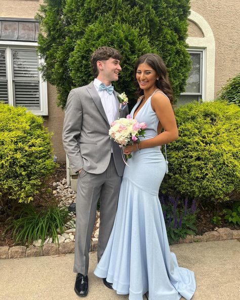 Light Blue Hoco Couple Outfits, Blue Homecoming Couple, Light Blue Hoco Couple, Blue Hoco Couple, Light Blue Prom Couple, Hoco Guys Outfits, Blue Prom Couple, Hoco Couple Outfits, Prom Outfits For Couples