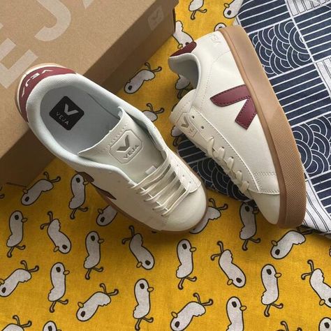 Veja Campo ChromeFree White Red Sz 38 Sneakers Shoes Veja, Veja Shoes, Black Nike Shoes, Nike Tennis Shoes, Black Oxfords, Nike Shoes Cheap, High Sneakers, Nike Basketball Shoes, Nike Flyknit