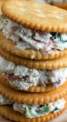 Cream Cheese, Scallion and Bacon RITZwich Fingerfood Recipes, Friendsgiving Recipes, Appetizers Appetizers, Pilsbury Recipes, Toast Aperitif, Pepperoni Recipes, Ritz Cracker Recipes, Tasty Appetizers, Recipe Appetizers