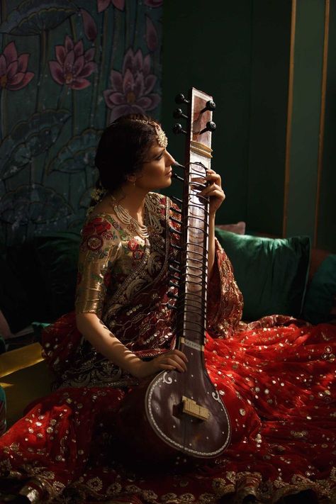 Sitar Instrument, Indian Musical Instruments, South Asian Aesthetic, Shah Jahan, Zara Shahjahan, Indian Classical Music, Royal Aesthetic, Indian Music, Indian Paintings