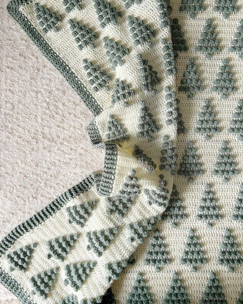 Sarah Brown | Crochet Pattern Designer | That border though 🤩🎄 I am always a little obsessed with a lovely ribbed border, it elevates the cosiness of a blanket to a whole other… | Instagram Forest Green Crochet Blanket, Brown Crochet Pattern, Bobble Stitch Blanket, Christmas Crochet Blanket, Sarah Brown, Stitch Blanket, Brown Crochet, Crochet Blanket Designs, Blanket Christmas