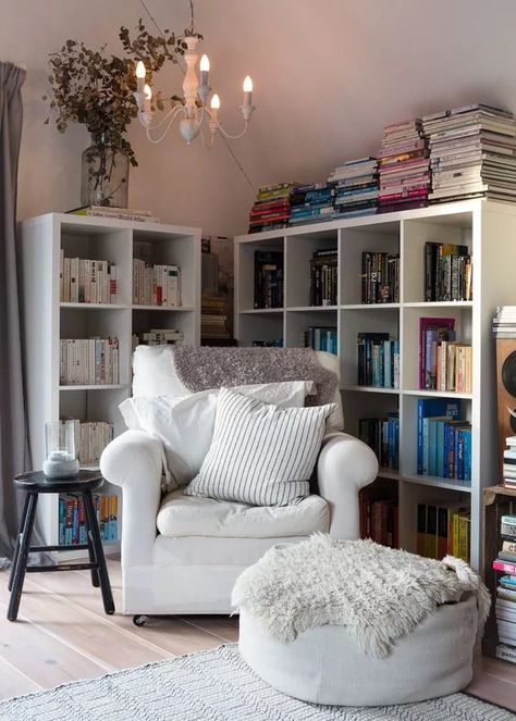 15 Comfy Reading Chairs | BOOKGLOW Reading Room Decor, Cosy Reading Corner, Comfy Reading Chair, Comfy Reading, Cozy Christmas Decor, Cozy Reading Corners, Home Library Design, Modern English, Home Libraries