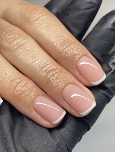 21 Trendy Micro French Nails For Chic & Delicate Nail Art Micro French Nails, Delicate Nail Art, French Manicure Short Nails, Short French Nails, French Manicure Nails, Latest Nail Art, Neutral Nails, Bridal Nails, French Tip Nails