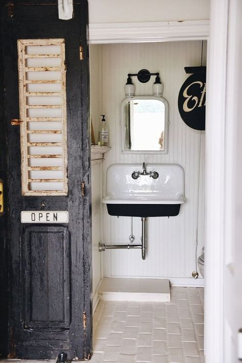 Absolutely love ❤ Small Bathroom Farmhouse Style, Found Cottage, Half Bathroom Ideas, The Found Cottage, Porch Paint, Entryway Flooring, City Farmhouse, Downstairs Bathroom, Vintage Bathrooms