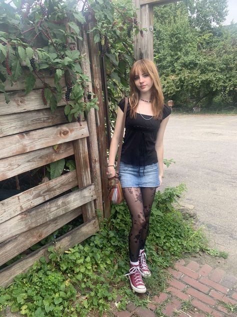 Skins Uk Fashion, Skirt Outfits Alternative, Grunge Fits Summer, Alt Outfits With Shorts, Loner Outfit, Shorts Over Tights Outfit, Jean Skirt Outfits Short, Twee Summer Outfits, 2015 Aesthetic Outfits