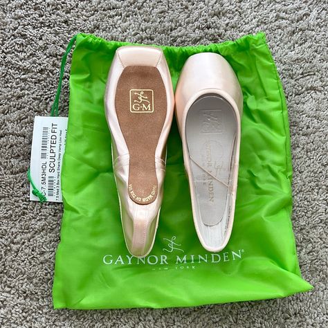 Gaynor Minden Pointe Shoes, Gaynor Minden, Pointe Shoes, Green Fashion, Low Heels, Athletic Shoes, Slippers, Size 7, Chanel