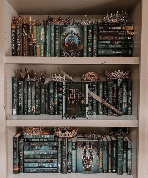 Book Room Decor Ideas, Fantasy Book Shelves, Fairytale Bookshelf, Fantasy Bookshelf Decor, Acotar Bookshelf, Fantasy Bookshelves, Fantasy Book Shelf, Book Shelves Aesthetic, Decorated Bookshelves